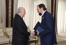 تبون يستقبل رئيس منظمة أرباب الأعمال الروسية تبون يستقبل رئيس منظمة أرباب الأعمال الروسية