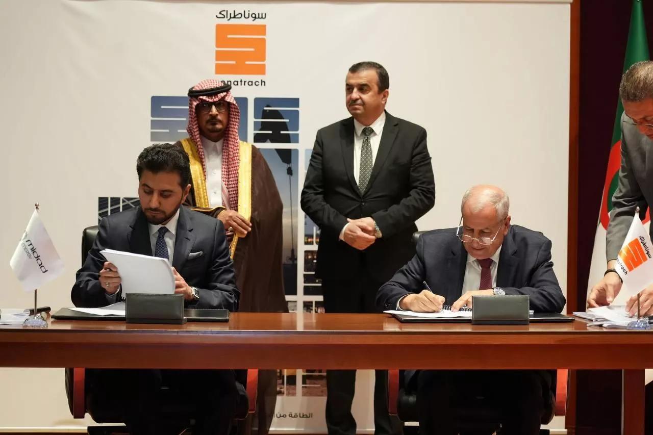 الجزائر توقع اتفاقيات شراكة تمتد لثلاثين سنة مع السعودية الجزائر توقع اتفاقيات شراكة تمتد لثلاثين سنة مع السعودية