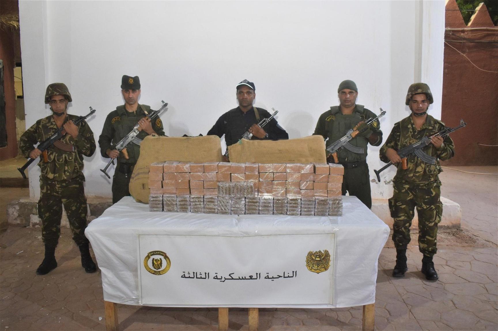 إحباط محاولات إدخال 7 قناطير من الكيف عبر الحدود المغربية إحباط محاولات إدخال 7 قناطير من الكيف عبر الحدود المغربية