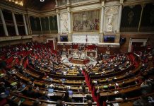 فرنسا.. النواب يصوتون بأغلبية ضئيلة ضد اتفاقية الهجرة مع الجزائر فرنسا.. النواب يصوتون بأغلبية ضئيلة ضد اتفاقية الهجرة مع الجزائر