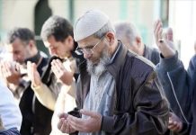 جزائريون يؤدون صلاة الاستسقاء طلبا للغيث جزائريون يؤدون صلاة الاستسقاء طلبا للغيث