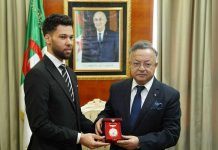 بداري يمنح المبتكر الجزائري العيد دردابو وسام استحقاق بداري يمنح المبتكر الجزائري العيد دردابو وسام استحقاق