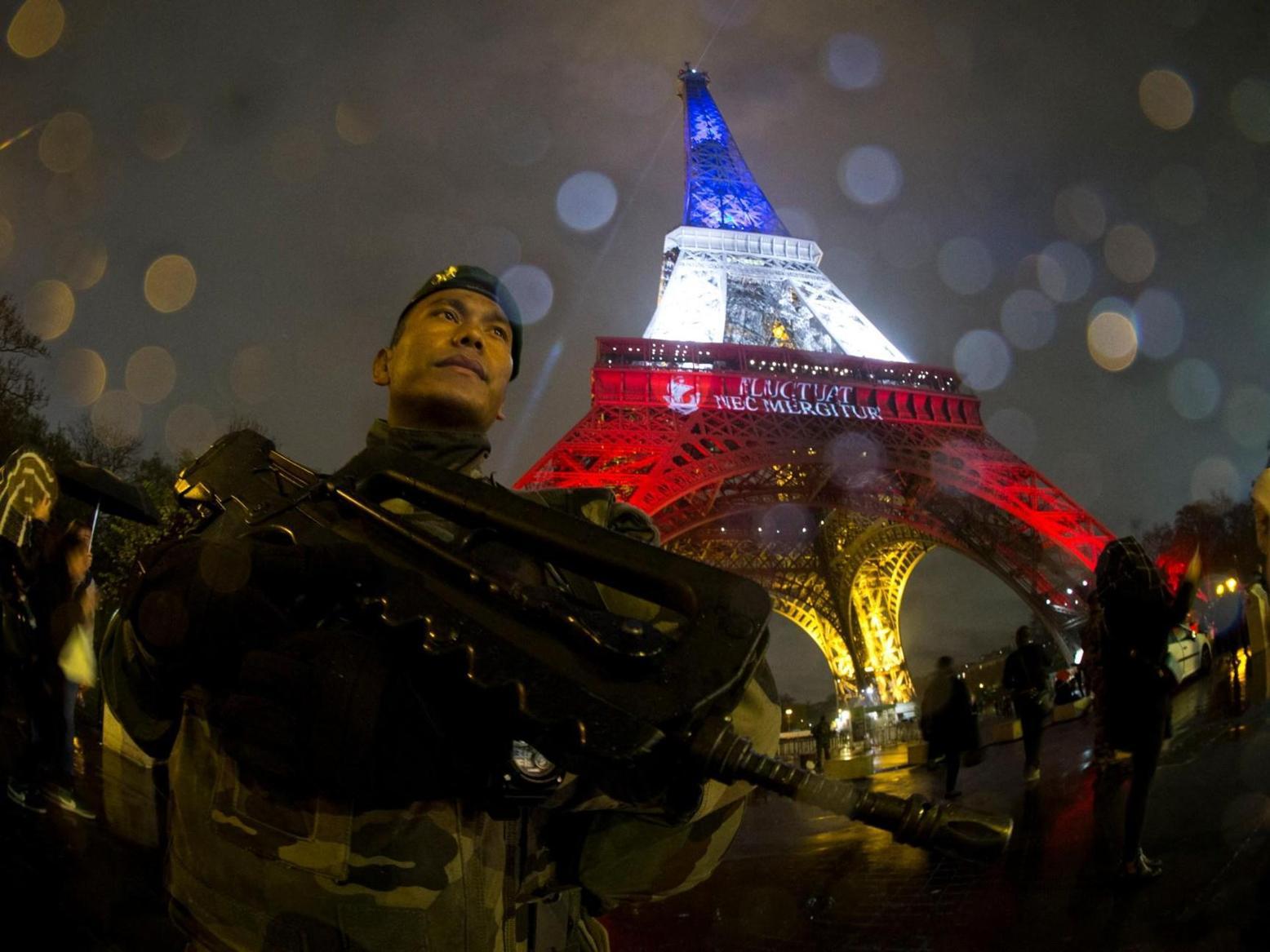 ما حقيقة مطالبة الجزائر فرنسا باستعادة حديد برج إيفل؟ ما حقيقة مطالبة الجزائر فرنسا باستعادة حديد برج إيفل؟