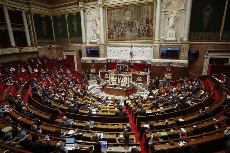 هوس يميني فرنسي بمساعدات مالية وهمية للجزائر! هوس يميني فرنسي بمساعدات مالية وهمية للجزائر!