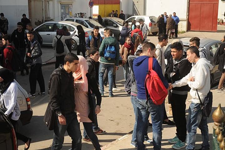 تغريم المشاغبين بالمدارس.. الحرية لا تعني الفوضى تغريم المشاغبين بالمدارس.. الحرية لا تعني الفوضى