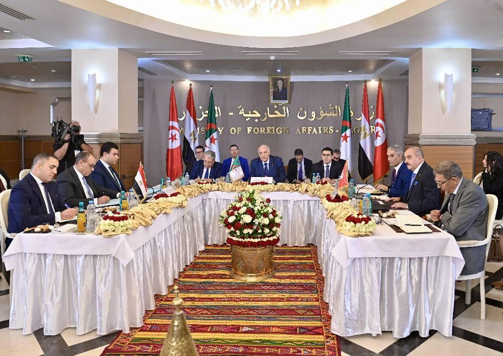 الأزمة الليبية.. هذا ما خلص إليه اجتماع دول الجوار بالجزائر الأزمة الليبية.. هذا ما خلص إليه اجتماع دول الجوار بالجزائر