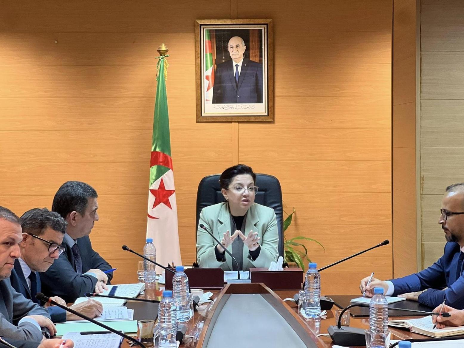 تطوير ورقمنة قطاع التجارة الداخلية.. هذا ما أكدته عبد اللطيف تطوير ورقمنة قطاع التجارة الداخلية.. هذا ما أكدته عبد اللطيف