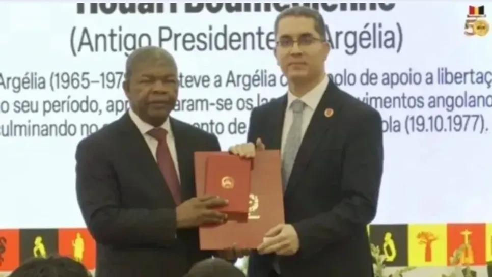 تكريم الرئيسين الراحلين هواري بومدين وأحمد بن بلة تكريم الرئيسين الراحلين هواري بومدين وأحمد بن بلة