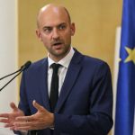 وزير خارجية فرنسا يلغم زيارة زميله في الحكومة إلى الجزائر