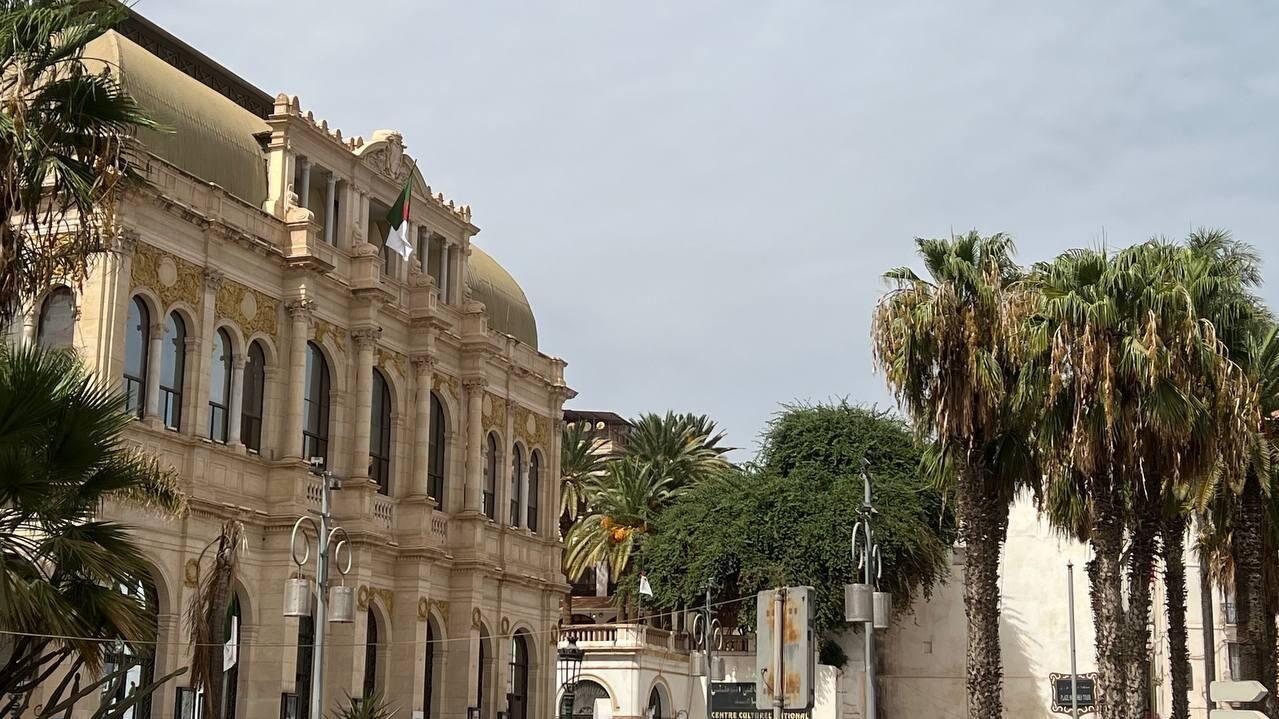 العلاقات الجزائرية الفرنسية.. بين إرث التاريخ والبراغماتية