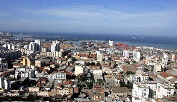 الجزائر تتحفظ على سفينة فرنسية الجزائر تتحفظ على سفينة فرنسية