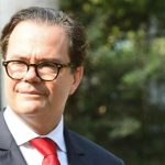 اعتراف فرنسي غير مسبوق بالمسؤولية عن الأزمة مع الجزائر اعتراف فرنسي غير مسبوق بالمسؤولية عن الأزمة مع الجزائر