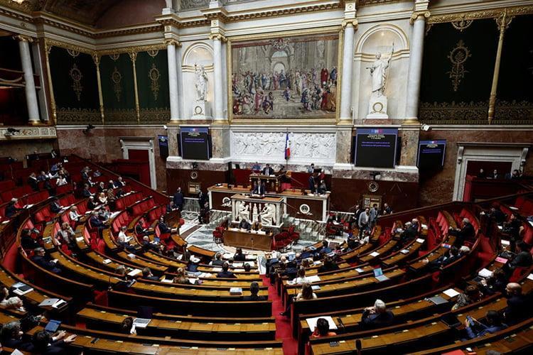 برلمان فرنسا يرفض حرمان الجزائريين من علاوة النشاط برلمان فرنسا يرفض حرمان الجزائريين من علاوة النشاط