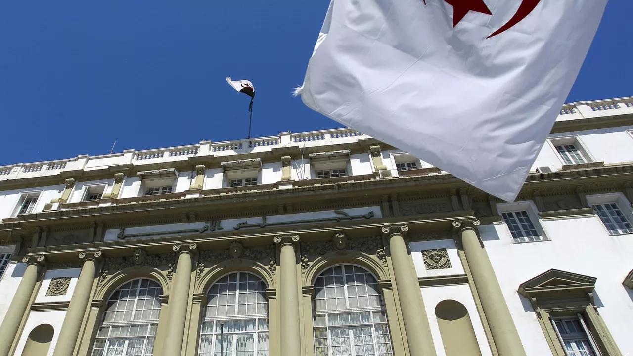 في ثاني انتخابات منذ حراك 2019.. المعارضة تعود إلى قبة البرلمان في ثاني انتخابات منذ حراك 2019.. المعارضة تعود إلى قبة البرلمان