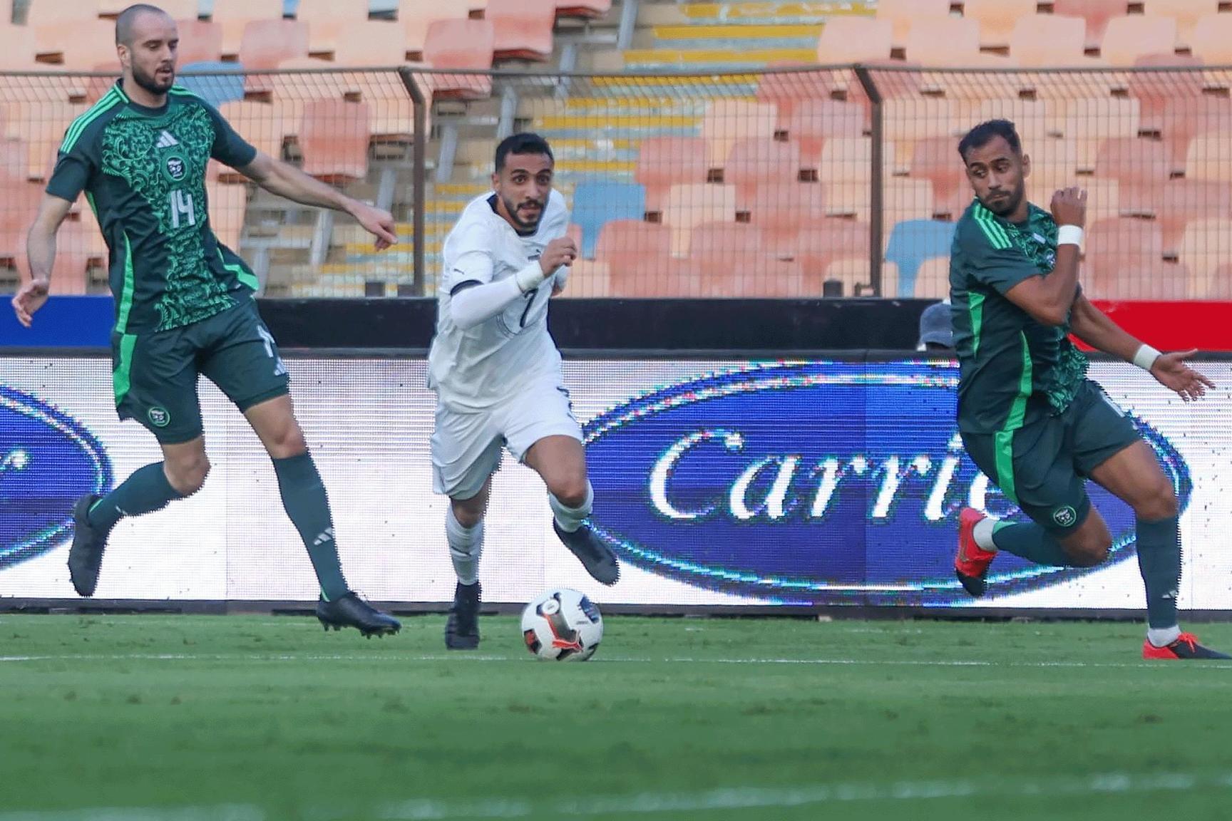 الجزائر تتعادل مع مصر استعدادا لكأس العرب