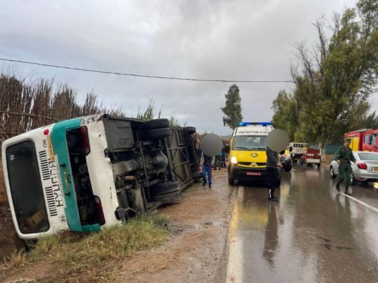 كحصيلة أولية.. إصابة 14 شخصا بجروح إثر انقلاب حافلة بمستغانم كحصيلة أولية.. إصابة 14 شخصا بجروح إثر انقلاب حافلة بمستغانم