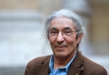 الكاتب بوعلام صنصال يعود إلى فرنسا بعد العفو الجزائري الكاتب بوعلام صنصال يعود إلى فرنسا بعد العفو الجزائري