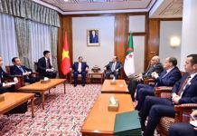 الوزير الأول يجري محادثات مع نظيره الفيتنامي الوزير الأول يجري محادثات مع نظيره الفيتنامي