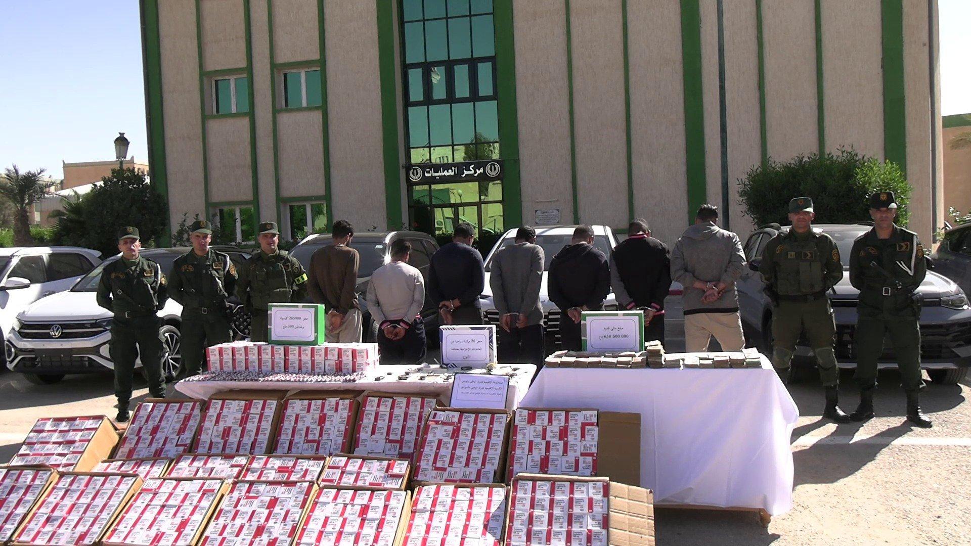 الإطاحة بـ8 مهربين وحجز 26 سيارة و260 ألف قرص مهلوس بالوادي الإطاحة بـ8 مهربين وحجز 26 سيارة و260 ألف قرص مهلوس بالوادي