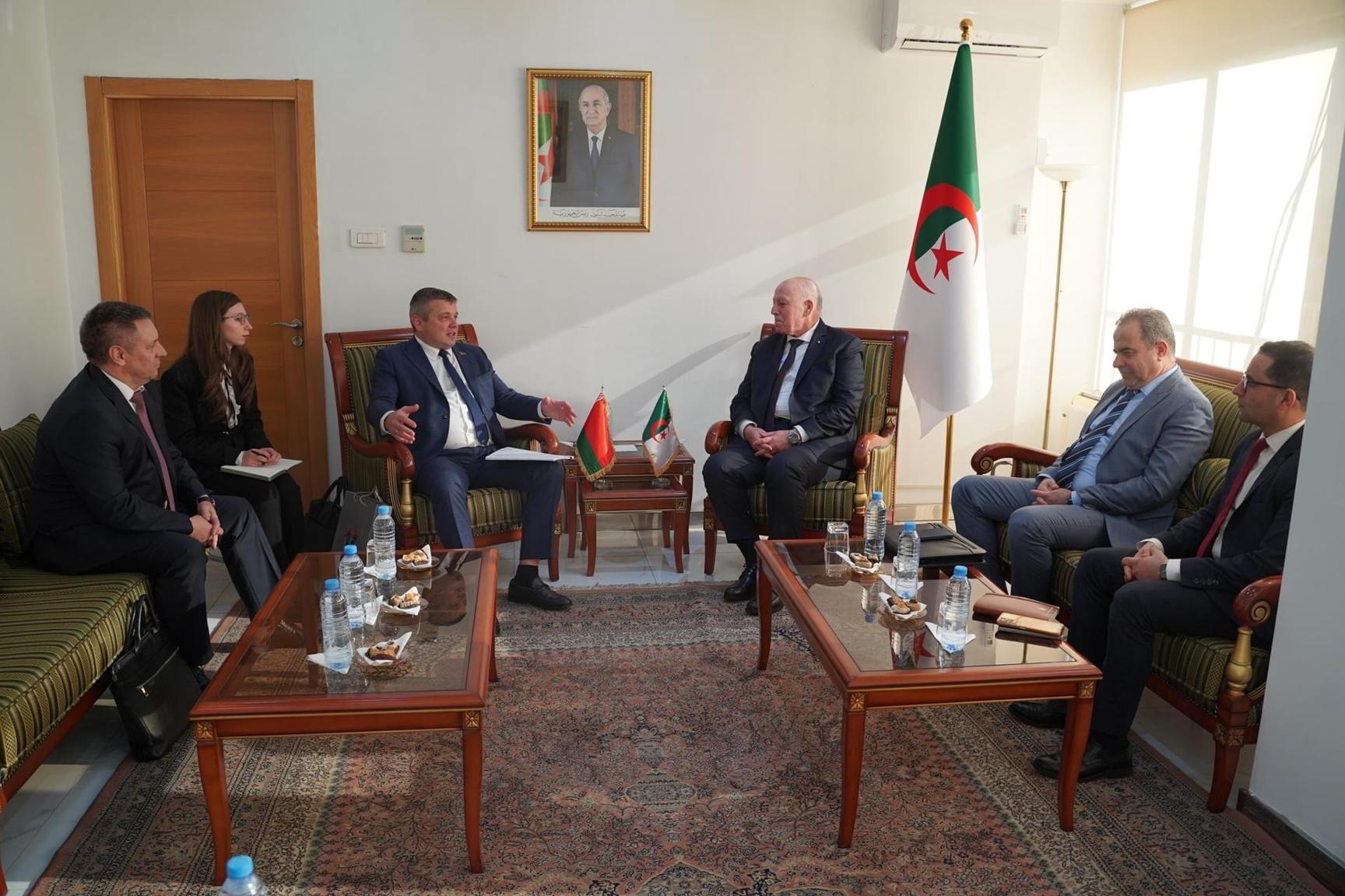 الجزائر وبيلاروسيا توسّعان التعاون الصناعي والفلاحي الجزائر وبيلاروسيا توسّعان التعاون الصناعي والفلاحي