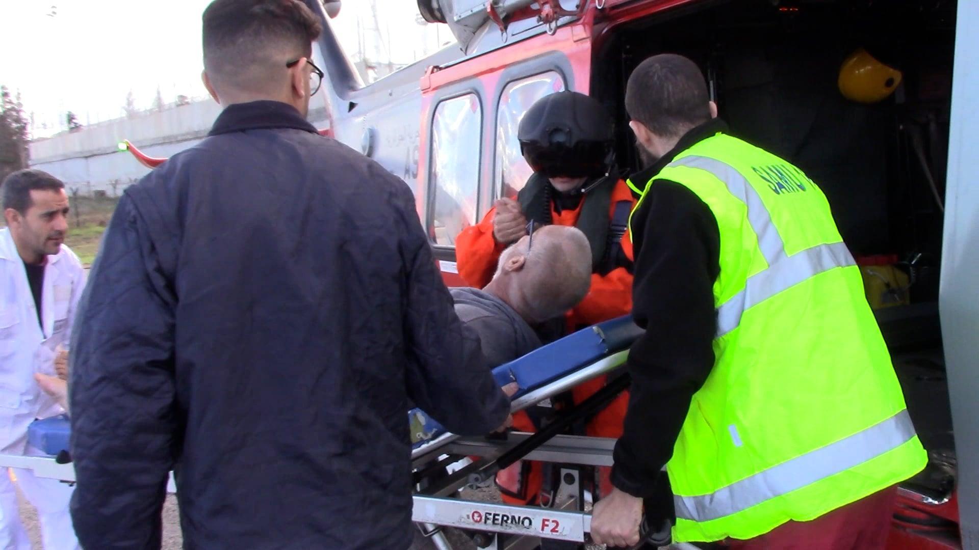 بعد أسابيع من إنقاذه.. رعية فرنسي يوجّه رسالة للقوات البحرية بعد أسابيع من إنقاذه.. رعية فرنسي يوجّه رسالة للقوات البحرية