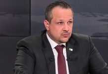 الجزائر: فرنسا توقف مراسل قناة إخبارية حكومية في باريس الجزائر: فرنسا توقف مراسل قناة إخبارية حكومية في باريس