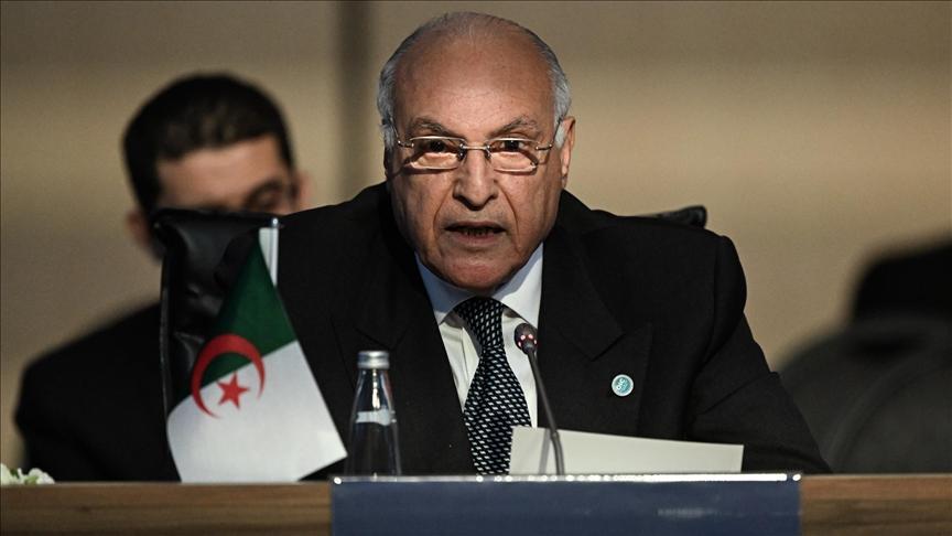 وزير خارجية الجزائر يبدأ زيارة لتونس وزير خارجية الجزائر يبدأ زيارة لتونس