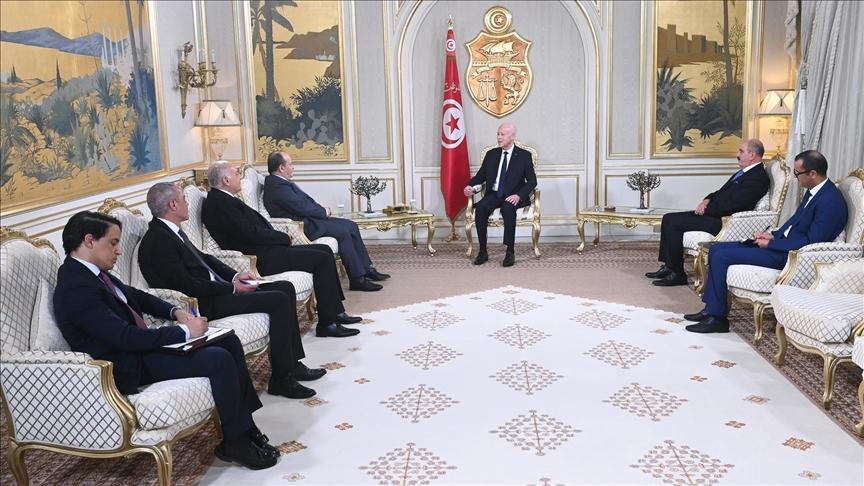 سعيّد: تونس والجزائر ستواصلان العمل لتعزيز التعاون وتطوير الشراكة سعيّد: تونس والجزائر ستواصلان العمل لتعزيز التعاون وتطوير الشراكة