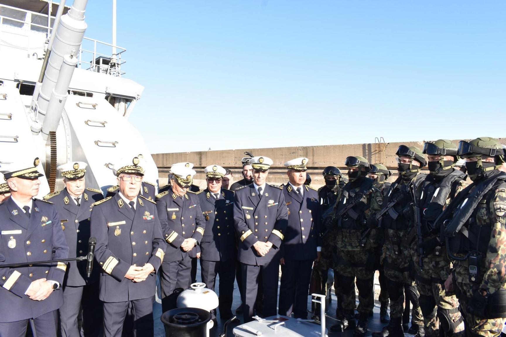 مناورات تكتيكية مشتركة بين البحريتين الجزائرية والتونسية مناورات تكتيكية مشتركة بين البحريتين الجزائرية والتونسية