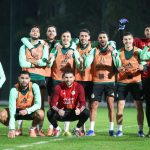 “الخضر” مصممون على رفع التحدي وإسعاد الشعب الجزائري “الخضر” مصممون على رفع التحدي وإسعاد الشعب الجزائري