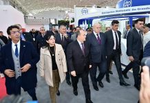 الوزير الأول يزور معرض الإنتاج الجزائري الوزير الأول يزور معرض الإنتاج الجزائري