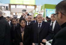 وزيرا التجارة يزوران المؤسسات المشاركة في معرض الإنتاج الجزائري وزيرا التجارة يزوران المؤسسات المشاركة في معرض الإنتاج الجزائري