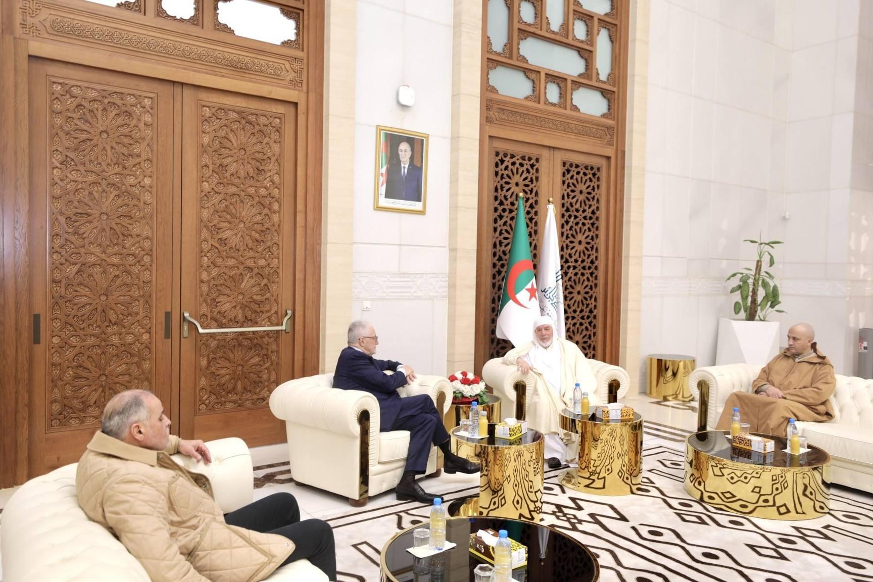 عميد جامع الجزائر يستقبل عميد مسجد باريس الكبير عميد جامع الجزائر يستقبل عميد مسجد باريس الكبير