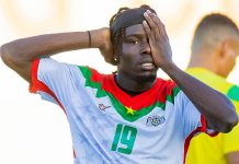 لاعب بعين واحدة يقود بوركينا فاسو أمام الجزائر في كأس أفريقيا لاعب بعين واحدة يقود بوركينا فاسو أمام الجزائر في كأس أفريقيا