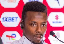 لاعب بوركينا فاسو يمازح الصحافة باللهجة الجزائرية لاعب بوركينا فاسو يمازح الصحافة باللهجة الجزائرية