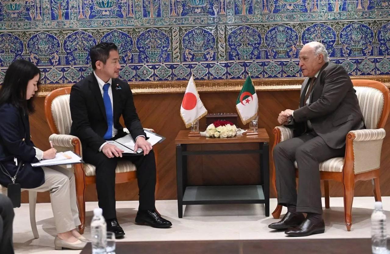 خبراء: تنويع الشركاء مفتاح المرحلة الاقتصادية المقبلة في الجزائر خبراء: تنويع الشركاء مفتاح المرحلة الاقتصادية المقبلة في الجزائر