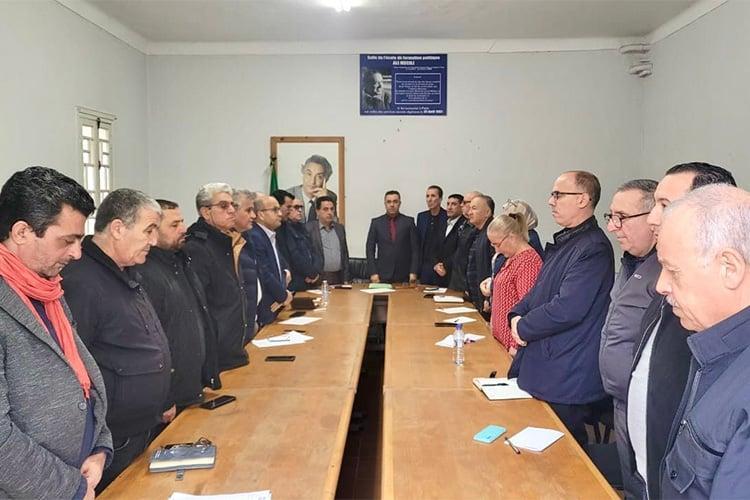 “الأفافاس”: تعبئة الأحزاب ومؤسسات الدولة حول حوار شامل “الأفافاس”: تعبئة الأحزاب ومؤسسات الدولة حول حوار شامل