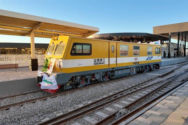 نجاح التجارب الأولية للسكة الحديدية تندوف – بشار على 950 كلم نجاح التجارب الأولية للسكة الحديدية تندوف – بشار على 950 كلم