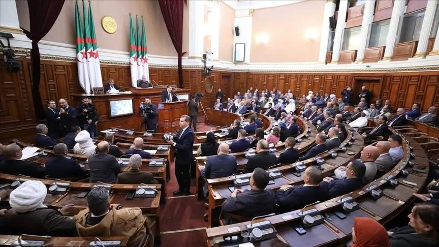 مجلس الأمة الجزائري يصدق على قانون تجريم الاستعمار الفرنسي مجلس الأمة الجزائري يصدق على قانون تجريم الاستعمار الفرنسي