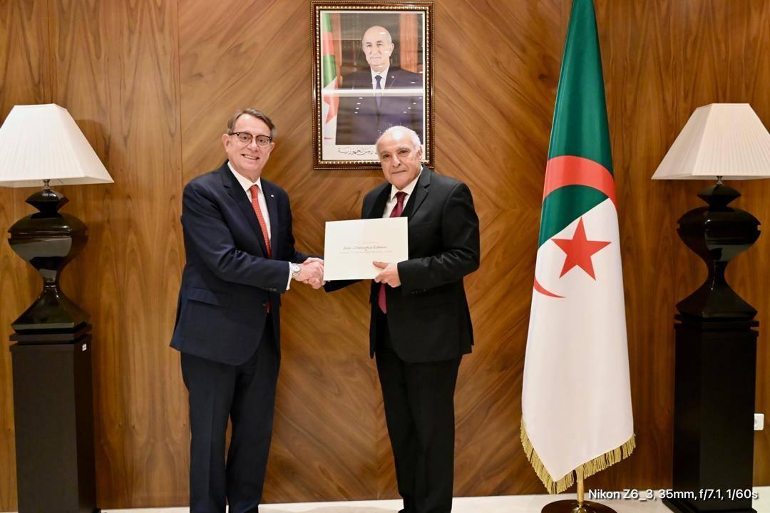 عطاف يتسلم أوراق اعتماد سفير مملكة إسبانيا الجديد عطاف يتسلم أوراق اعتماد سفير مملكة إسبانيا الجديد