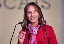 سيغولين روايال تتعرض لانتقادات شديدة بسبب زيارتها للجزائر سيغولين روايال تتعرض لانتقادات شديدة بسبب زيارتها للجزائر