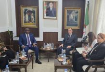 رزيق يستقبل الأمينَ التنفيذي للجنة الاقتصادية لإفريقيا رزيق يستقبل الأمينَ التنفيذي للجنة الاقتصادية لإفريقيا