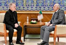 عطاف يستقبل سفير حاضرة الفاتيكان عطاف يستقبل سفير حاضرة الفاتيكان