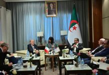 الجزائر وإيطاليا تبحثان خفض الانبعاثات وتطوير مشاريع النفط والغاز الجزائر وإيطاليا تبحثان خفض الانبعاثات وتطوير مشاريع النفط والغاز