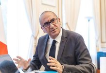 وزير الداخلية الفرنسي يتراجع ويؤكد تلبيته دعوة نظيره الجزائري وزير الداخلية الفرنسي يتراجع ويؤكد تلبيته دعوة نظيره الجزائري