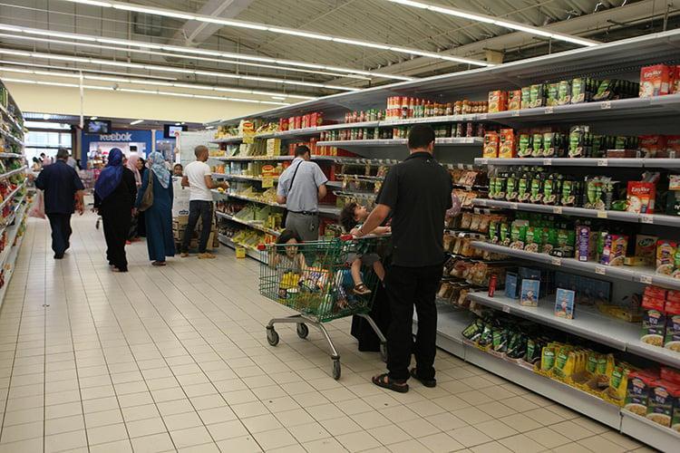 “المولات” العملاقة تغيّر معادلة الوفرة والنوعية والأسعار “المولات” العملاقة تغيّر معادلة الوفرة والنوعية والأسعار