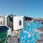 حادث مرور يتسبّب في تدفّق عبوات المياه المعدنية على الطريق في سطيف حادث مرور يتسبّب في تدفّق عبوات المياه المعدنية على الطريق في سطيف