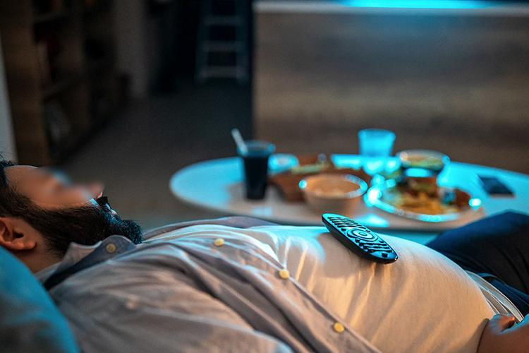 التعب بعد الإفطار.. بين العادات الغذائية واضطراب الساعة البيولوجية التعب بعد الإفطار.. بين العادات الغذائية واضطراب الساعة البيولوجية