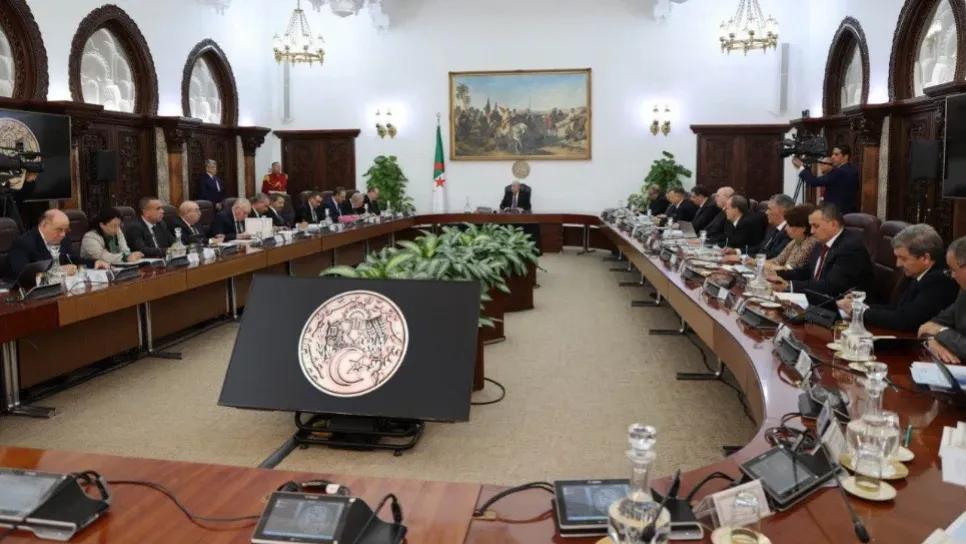 ملفات هامة على طاولة مجلس الوزراء ملفات هامة على طاولة مجلس الوزراء