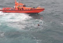 القوات البحرية: إنقاذ شخصين إثر انقلاب زورق بعين الترك القوات البحرية: إنقاذ شخصين إثر انقلاب زورق بعين الترك